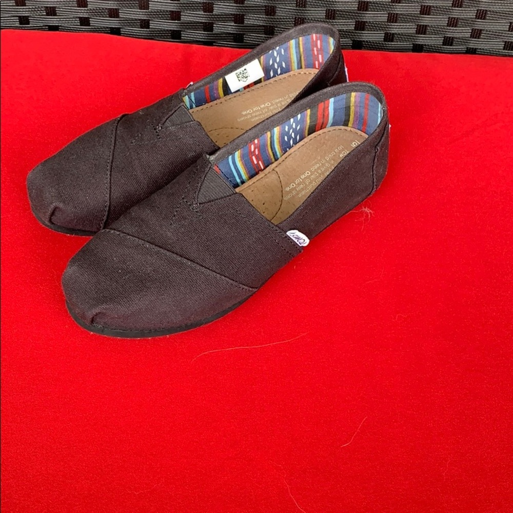 Black Toms Shoes Size 5.5